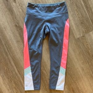 𝅺ATHLETA workout capri leggings. Size XS
